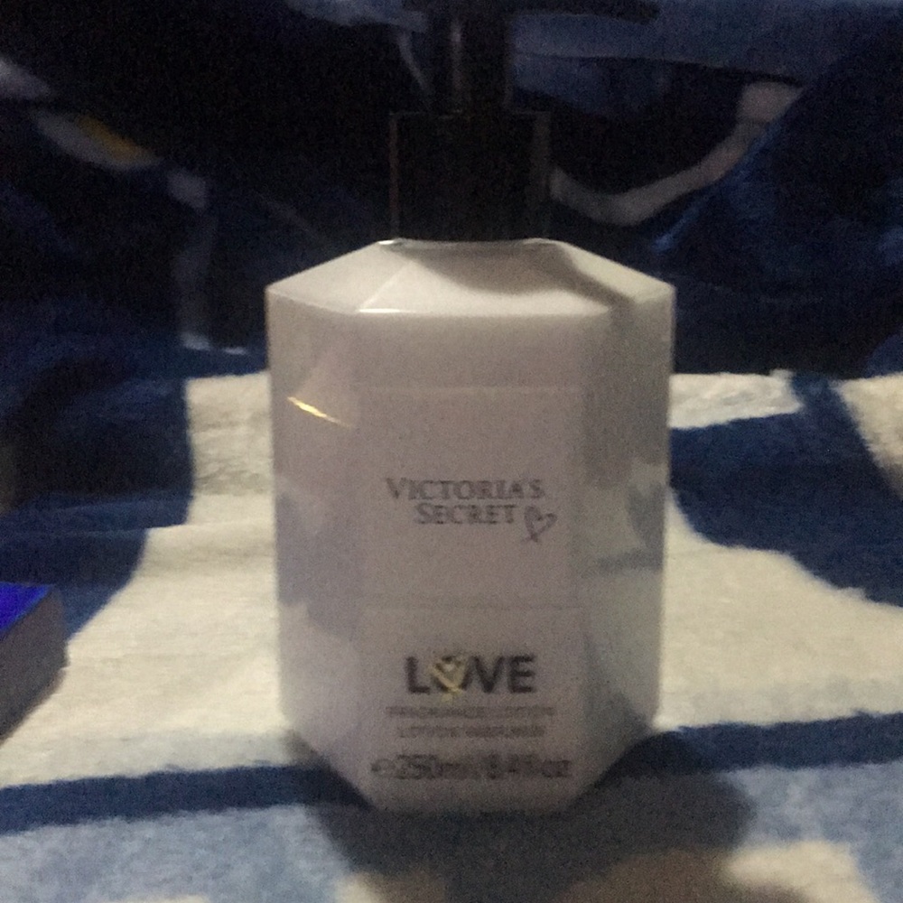 Victoria Secret Love Lotion